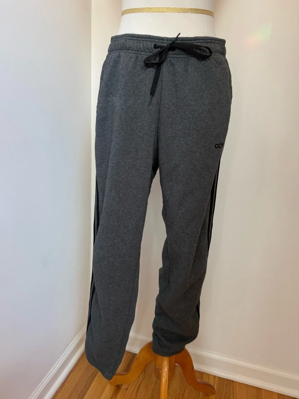 Adidas men’s sweatpants size Large